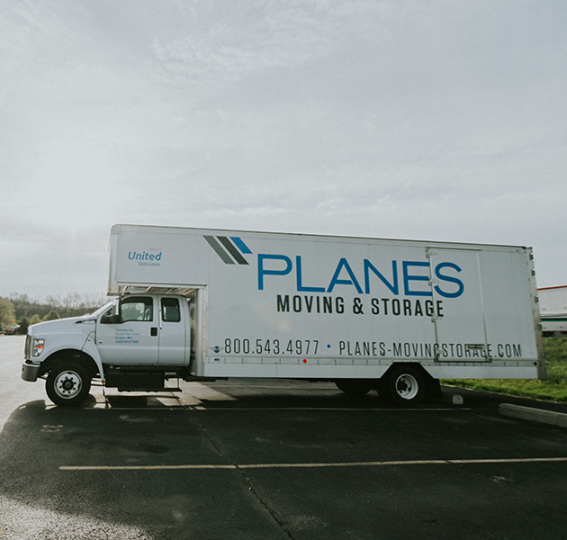 Planes moving truck