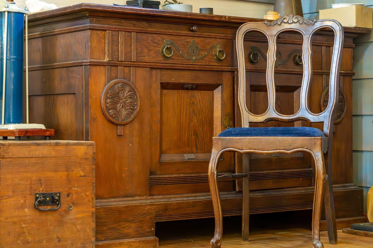 Estate Moving Services in Cincinnati - Old Furniture